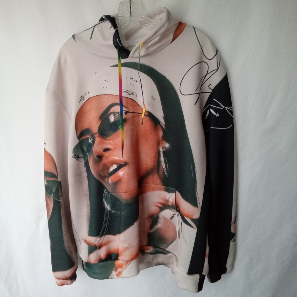 Aailiyah Portrait White Hoodie Size XL
